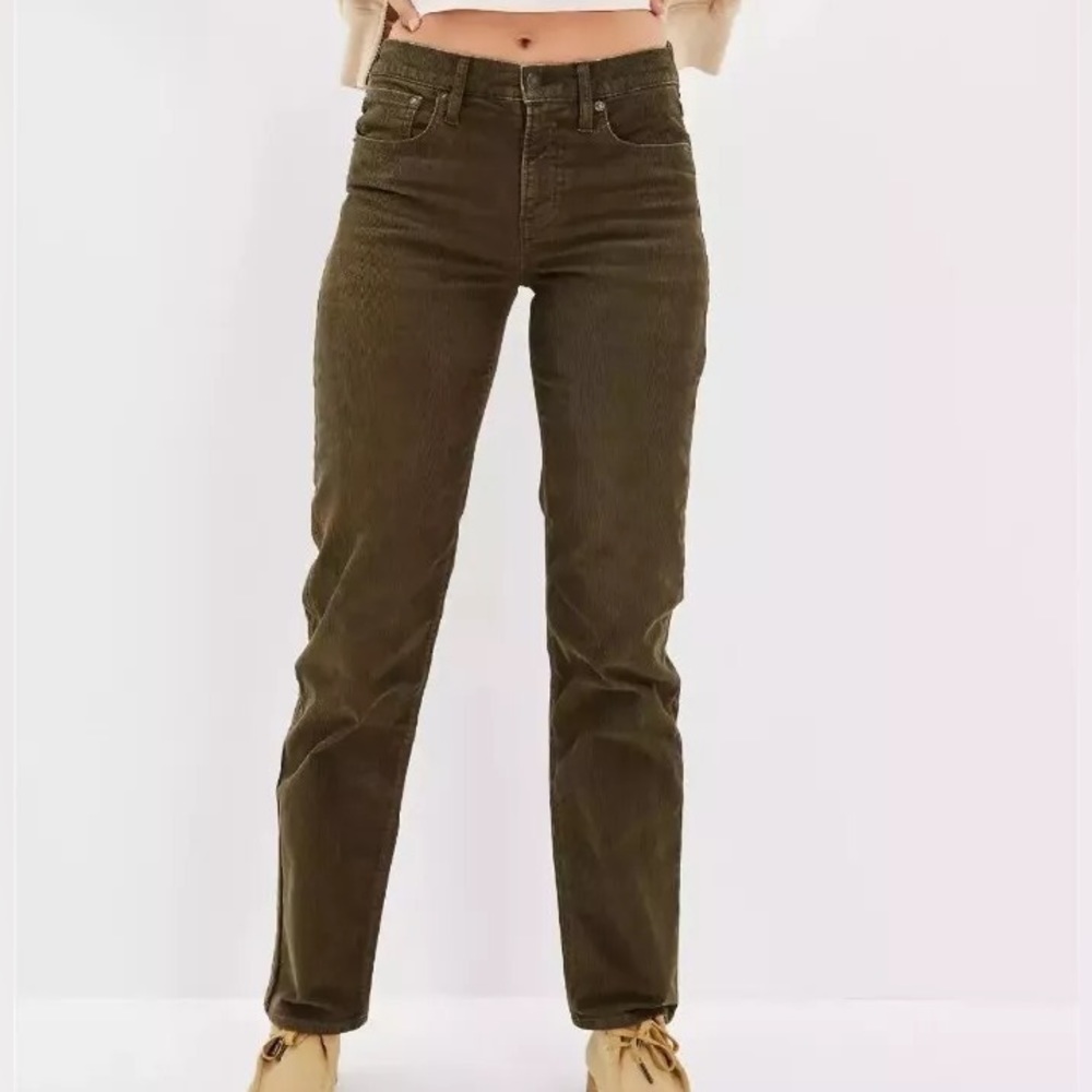 American Eagle 90’s Straight Olive Green Corduroy Jeans | Size 4 Regular